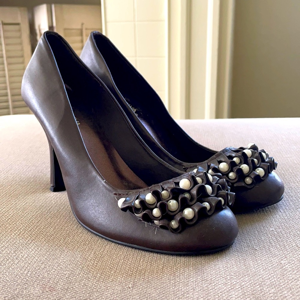 Size 10 Wild Diva Pearl Front Brown Heels